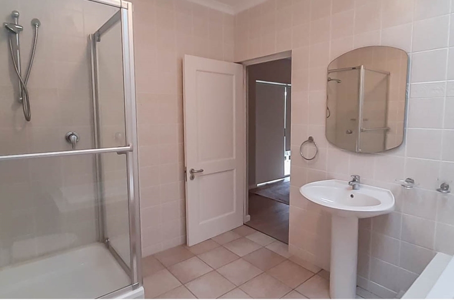 5 Bedroom Property for Sale in Kingfisher Creek Western Cape